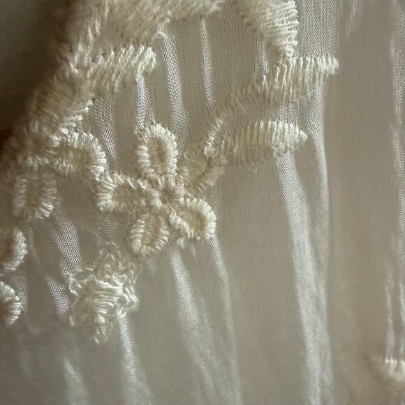 Angela Moda Italian Silk Blend Embroidered Top Size Medium NWT - Picture 4 of 8